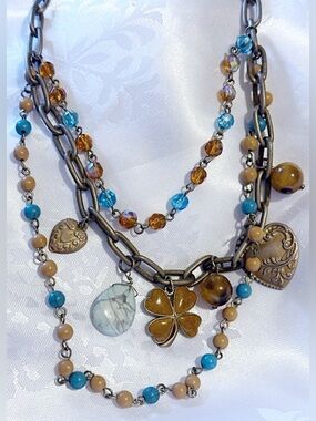 Lucky Four Leaf Clover
Tourquoise colored Gold Toned
Multi Chain 10" Necklace